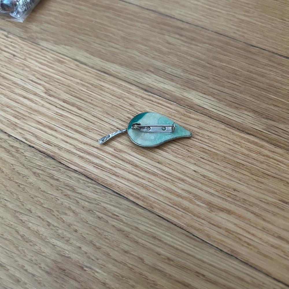 Brooch leave - used